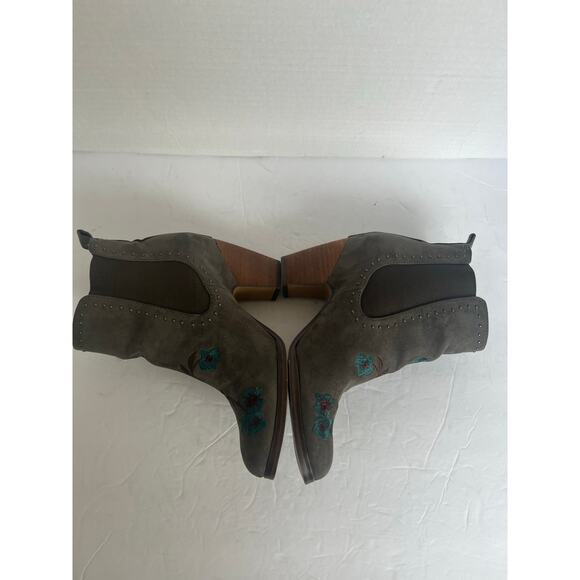 Crown Vintage PullOn Suede w/ Embroidered Floral Design Block Heel Ankle Boot 7M - Picture 5 of 13